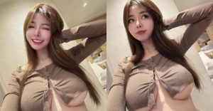 本斥但大！「Miko」胸扣快撐不住，「傲人南半球」形狀又美又大！【EV棋牌】-EV棋牌