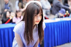 圍棋正妹黑嘉嘉「1打100」對戰切磋　自帶仙氣「美出新高度」網讚：千年一遇無誤【EV棋牌】-EV棋牌