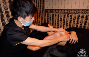 超猛！原來現在泰國流行「按摩胸部」，搓胸揉奶90分鐘，看完我都想當學徒了….【EV棋牌】-EV棋牌