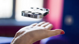 自拍棒OUT!會飛行的拍照無人機《AirSelfie》開啟自拍新境界 精準抓住美好一瞬間【EV棋牌】-EV棋牌