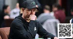 【EV扑克】泡沫期拿到QQ，看似稳稳进圈，却被Q8o送走？【EV棋牌】-EV棋牌