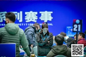 【EV扑克】泡沫同步一小时,AA遇天顺撞开55人奖励圈大门!张杰284万领衔11人开启明日大决战!【EV棋牌】-EV棋牌