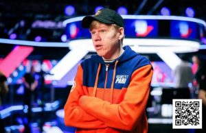 【EV扑克】280万分之一的概率！小哥在8人桌碰到四家同时击中暗三条！【EV棋牌】-EV棋牌