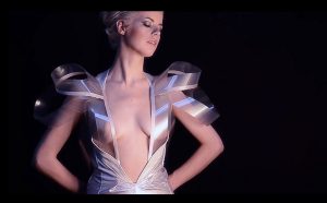 工口「透明衣」問世，妹子一激動裙子就會消失！【EV棋牌】-EV棋牌