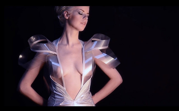 工口「透明衣」問世，妹子一激動裙子就會消失！【EV棋牌】-EV棋牌