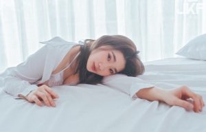 巨乳辣模「Dolly」的超兇床前福利，「渾圓胸型」視角超清楚！【EV棋牌】-EV棋牌