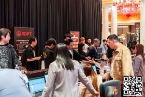 【EV扑克】2026红龙杯PLUS|首赛即登顶!蔡炜珏倒数第二记分逆袭斩获神龙觉醒开幕赛冠军,赢系列赛首件冠军夹克!【EV棋牌】-EV棋牌