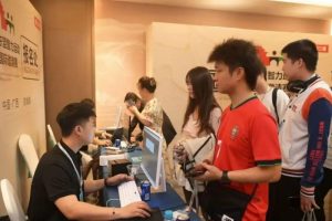 【EV扑克】第三届国门杯次日 | 广西三月三，主赛A组开打共135人次参赛，林峰CL携35人晋级第二轮，邓彪勇夺开幕赛冠军【EV棋牌】-EV棋牌