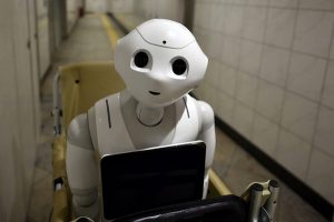 與初代Pepper機器人生活兩年，每天帶他出門看世界【EV棋牌】-EV棋牌