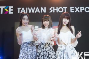 人氣女團伊梓帆TSE熱力登場,短裙嗨翻「畫面真的太萌」!【EV棋牌】-EV棋牌