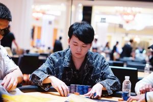 【EV扑克】TLPT济州岛站|渐入巅峰!主赛C组再收174人次加入争斗!徐逸康装袋56万计分牌携手27人晋级!明日主赛最后晋级机会等你上阵!【EV棋牌】-EV棋牌