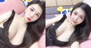 白皙長髮「巨乳正妹」蕾絲睡衣好撩人！側躺在床「雪乳形狀太漂亮」！【EV棋牌】-EV棋牌