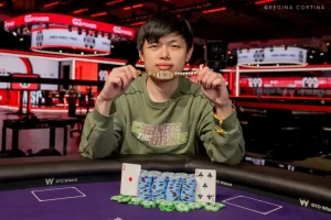 【EV扑克】生涯首进WSOP奖励圈即登顶!华人博士生Honghao Zhang斩获$1500六人桌金手链【EV棋牌】-EV棋牌