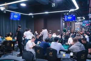 【EV扑克】越南河内QPC Day9｜陈明聪获主赛亚军，冯苗止步第八名；迷你主赛1047人次参赛如火如荼；冯海棣获豪客金翼赛冠军！【EV棋牌】-EV棋牌