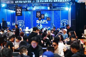 【EV扑克】APL济州岛｜续写高光！主赛狂卷1192人次参赛余172位选手挺进Day2，明日竞逐更高目标！徐杰明加冕系列赛双冠王【EV棋牌】-EV棋牌
