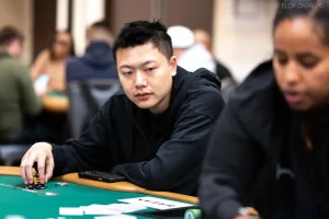 【EV扑克】金手链得主张阳稳了?WSOP主赛Day2顺利过关,与22位同胞同行!【EV棋牌】-EV棋牌