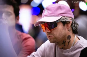 【EV扑克】离谱!读牌百分百正确却直接出局,WSOP主赛事这手英雄跟注看懵全场【EV棋牌】-EV棋牌