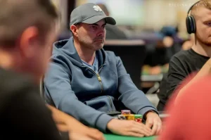 【EV扑克】AA大战两家KK打出数百BB巨池,一人神弃牌保住筹码 |2026 WSOP主赛【EV棋牌】-EV棋牌