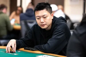 【EV扑克】以为出局走到门口,被叫回后打出奇迹:Wesley Fei的WSOP主赛死里逃生记【EV棋牌】-EV棋牌