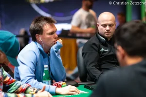 【EV扑克】2026 WSOP主赛Day 6连炸两场:Set-Over-Set,谁能活下来?【EV棋牌】-EV棋牌