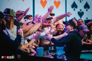 【EV扑克】22岁黑马手握1.94亿筹码断层领跑2026WSOP主赛决赛9人桌【EV棋牌】-EV棋牌