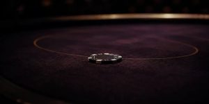 【EV扑克】前位起手牌指南:先看位置,再看底牌【EV棋牌】-EV棋牌