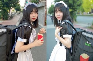 UberEats正妹「萌穿女僕裝」甜美送餐 讓人忍不住想怒點一波了【EV棋牌】-EV棋牌