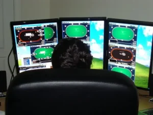 【EV扑克】为什么你比赛越报越多,最后却把优势亲手送给了别人?【EV棋牌】-EV棋牌