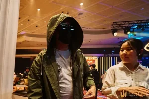 【EV扑克】85同花玩命偷鸡一把打光百万筹码，只差一步进钱圈！【EV棋牌】-EV棋牌