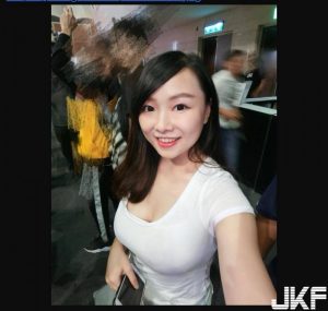 廣播電台女主播「好胸」!藏不住的隱乳呼之欲出,感覺滿到要彈出來了….【EV棋牌】-EV棋牌